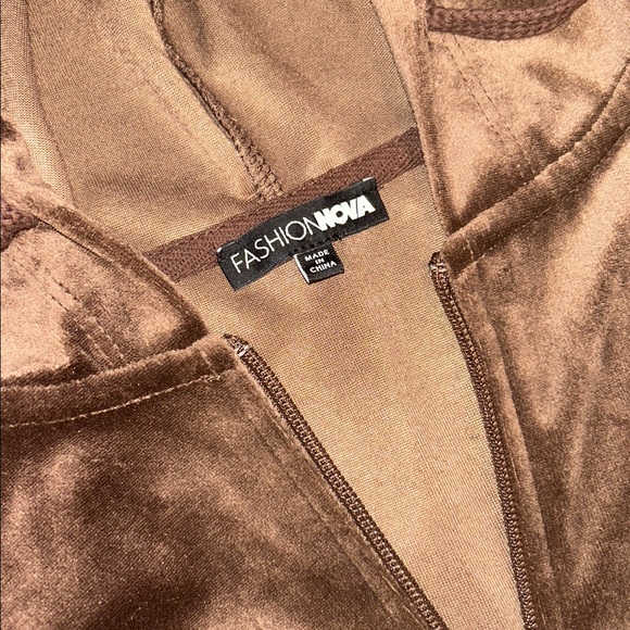 Fashion Nova Chocolate Velour Set - Picture 2 of 6